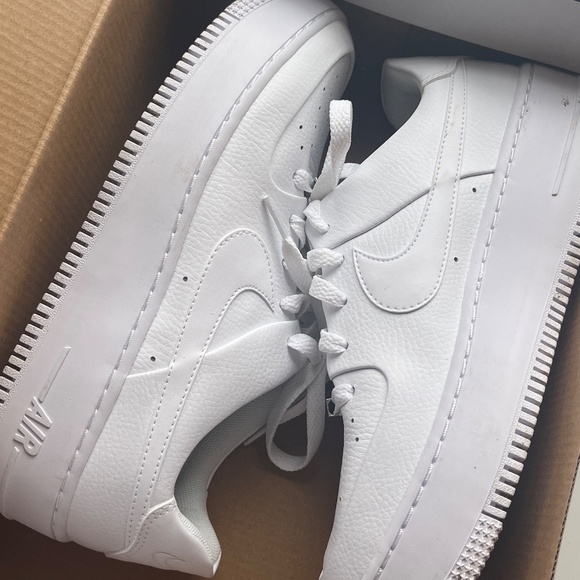 Size 9.5 - Nike Air Force 1 Sage Low Triple White W - Picture 6 of 8